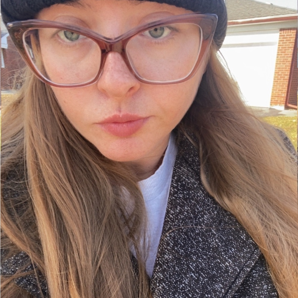 Meet your Posher, Andrea
